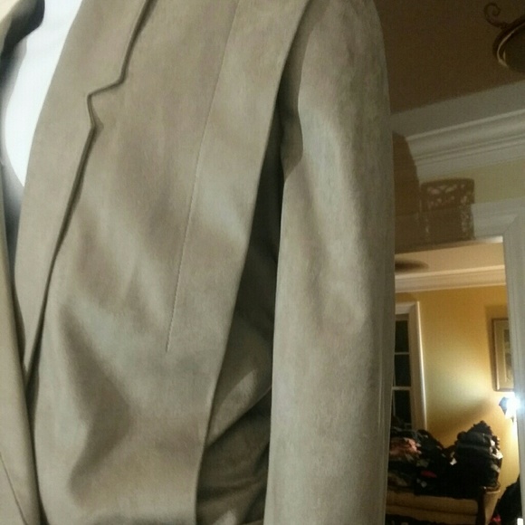 Glorasuede ladies skirt suit - Picture 3 of 6